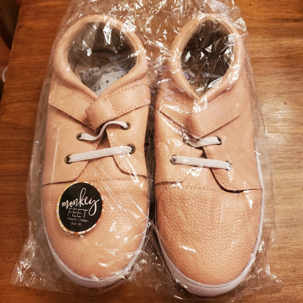 Monkey Feet Low Tops size